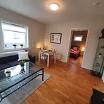 Bright And Central 2-Bedroom Apartment With King Bed, Fully Equipped