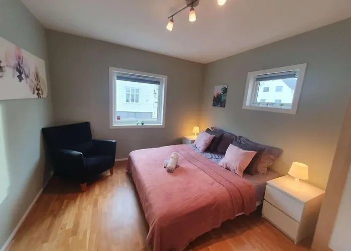 Bright And Central 2-Bedroom Apartment With King Bed, Fully Equipped