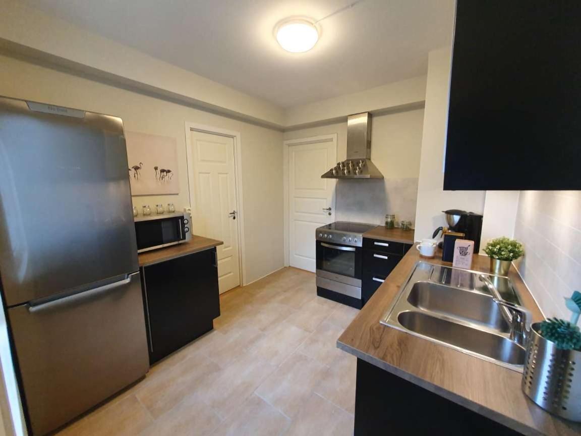 Bright And Central 2-bedroom With King Bed, Fully Equipped *