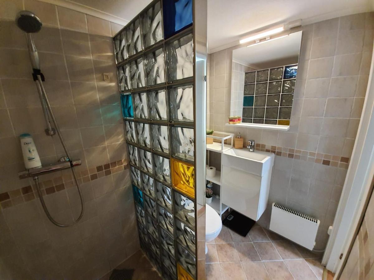 Bright And Central 2-bedroom With King Bed, Fully Equipped Apartamento